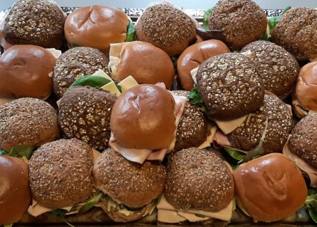 STOETJES, deze lunch is te bestellen voor 8 euro per persoon